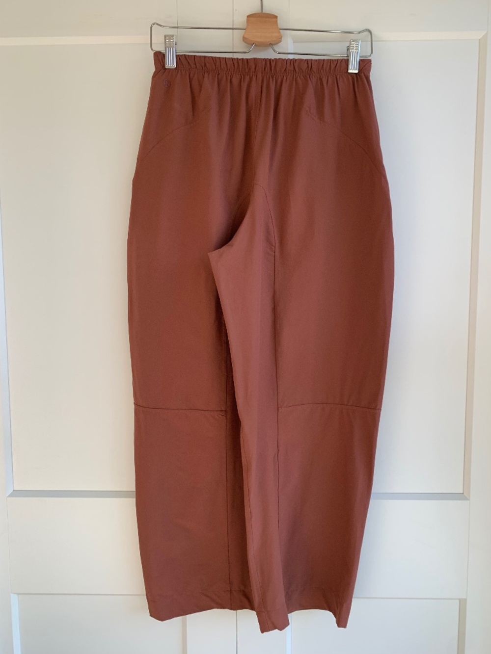 Lululemon Lightweight Mid-Rise Barrel-Leg Cropped Pant Size 6